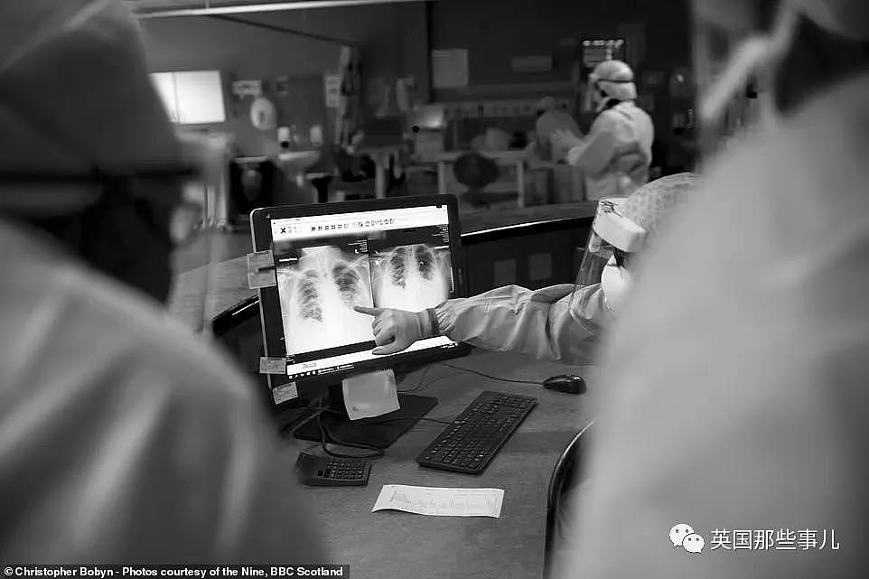 专家打脸英国日检测数据！BBC摄影师拍下ICU病房里的心碎时刻（组图） - 23