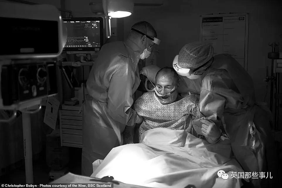 专家打脸英国日检测数据！BBC摄影师拍下ICU病房里的心碎时刻（组图） - 24