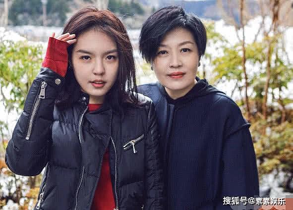 哈文为李咏庆52岁冥生：6朵玫瑰花表思念之情，女儿法图麦紧跟 （组图） - 8