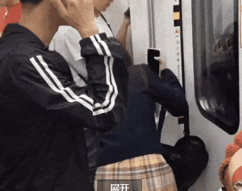 快手主播地铁“偷拍”视频，搭讪陌生女孩：“你价格多少？”这是性骚扰吧？！（视频/组图） - 13