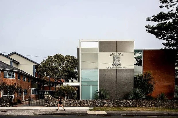 刚要开学，悉尼学校就出事了！又有一名学生确诊，学校紧急关闭，妈妈们，一定要小心小心，再小心... - 15