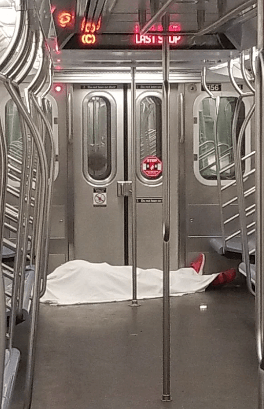 地铁车厢12小时内2人暴亡，白布裹尸！MTA官员称自己都不敢乘地铁，华人老板接送员工（组图） - 1