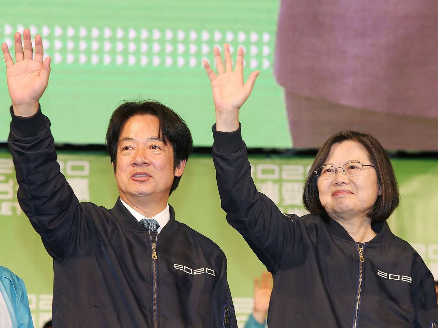 蔡英文携手赖清德在2020年台湾大选中豪取817万票高票连任。不过，大打“抗中牌”的蔡英文路线，却引起替独派壮胆、两岸雪上加霜的恶果。（中央社）