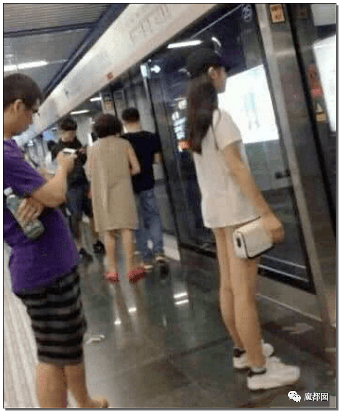 杭州地铁拒绝女性穿吊带进站引发爆议！怎么才算是暴露？（组图） - 64