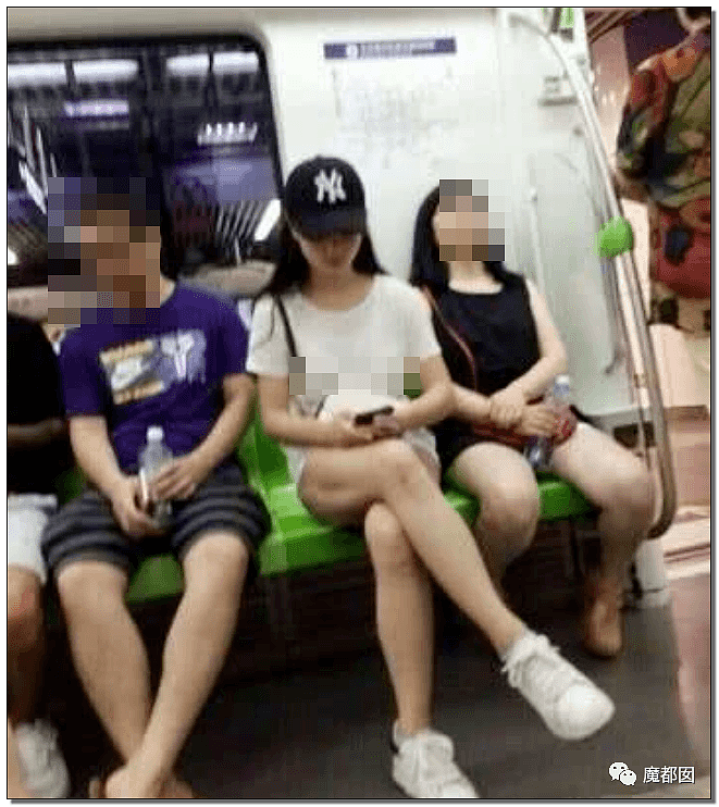 杭州地铁拒绝女性穿吊带进站引发爆议！怎么才算是暴露？（组图） - 65