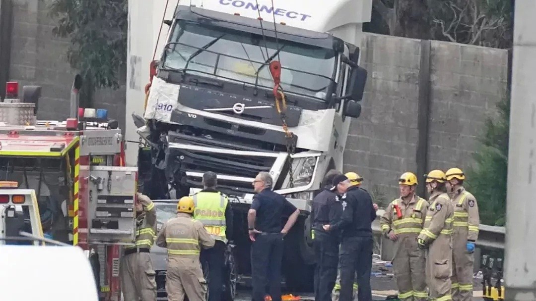“看见前面有鬼！”卡车司机终于透露自己撞死4名维州警察的理由 - 3