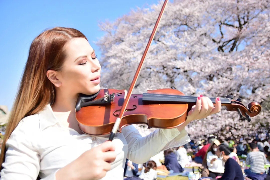 日本穷酸女网上炫富被扒！原来她曾是年收5000万，手提800万爱马仕的真富豪？（组图） - 1