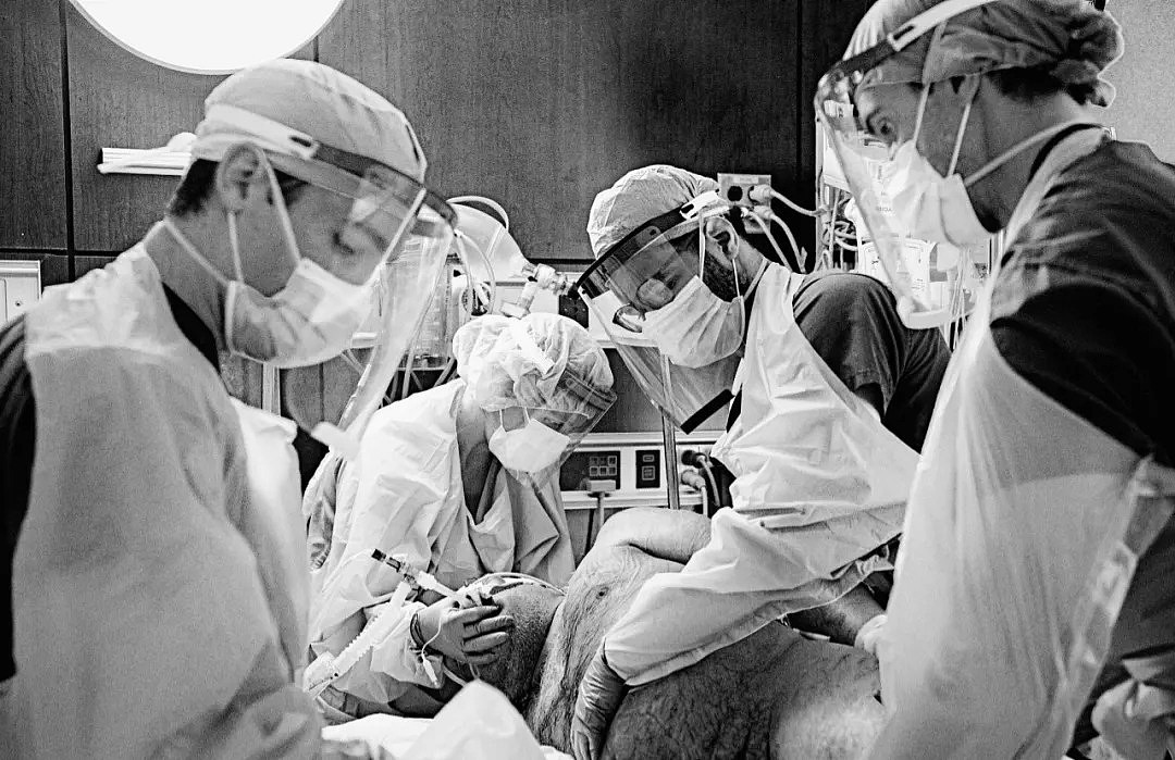 这组照片火了：纽约一线护士镜头下的医院（组图） - 4