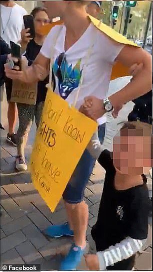 ‘我什么也没做错！’女子带娃在悉尼CBD抗议，称被禁令限制自由（视频/组图） - 4