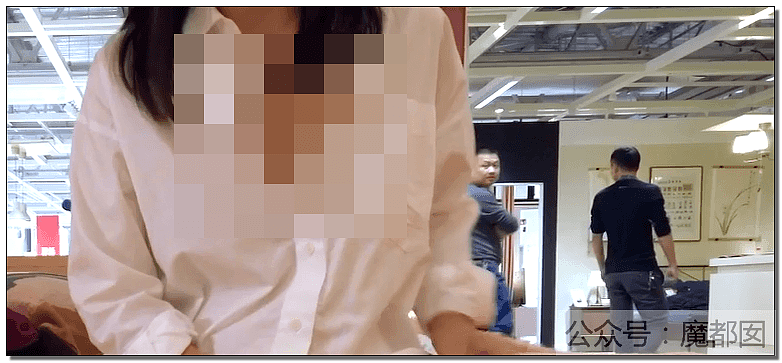 宜家不雅视频网上疯传！女子在商场内全裸自慰，商家报警（视频/组图） - 27