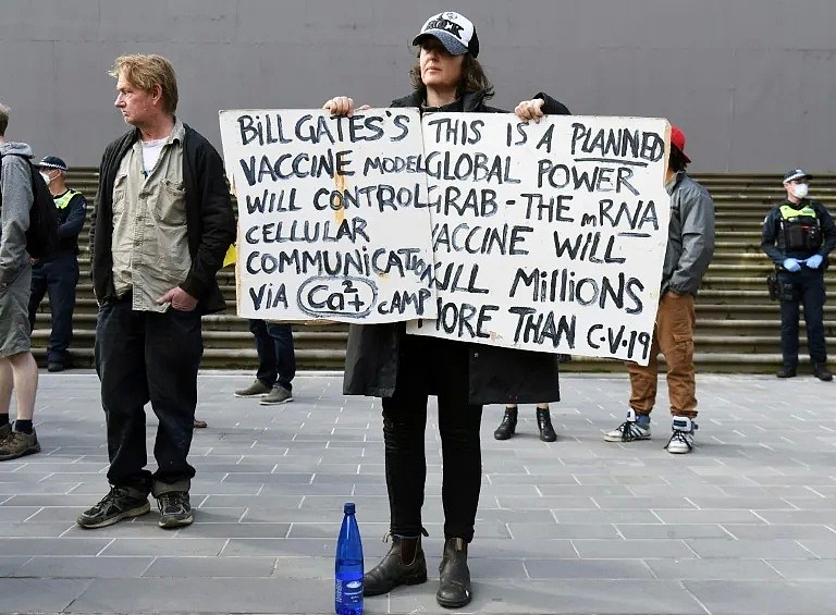 澳洲多地CBD涌入大批抗议者！“反对居家隔离，反对5G”，开始解封的澳洲开始跟美国“不学好”了？ - 6