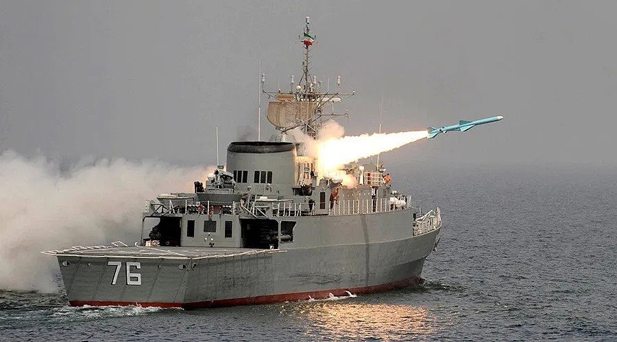 伊朗证实一艘军舰在演习中遭意外击中，自己人误炸？已致19死15伤（组图） - 3