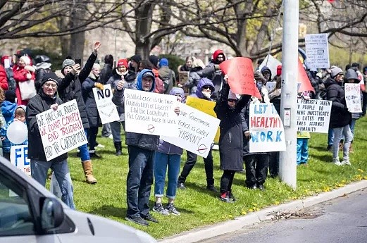 加拿大第三次游行示威！不戴口罩聚集，“不自由毋宁死，新冠是流感？反封城、特鲁多是罪人”（组图） - 4