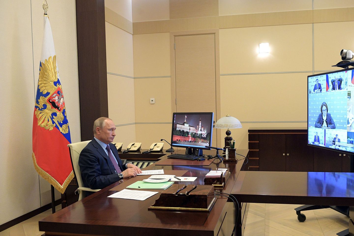 疫情之下，俄罗斯总统普京已经采取了远程办公模式。（Reuters）