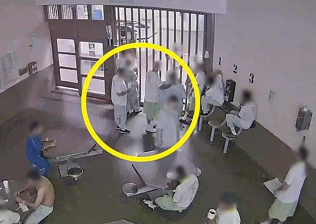美国一监狱21名囚犯扎堆共享口罩和热水，想提前出狱故意互相感染新冠病毒，结果悲剧了（视频/组图） - 2