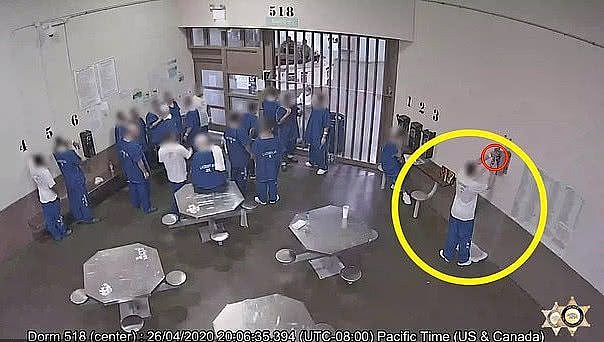 美国一监狱21名囚犯扎堆共享口罩和热水，想提前出狱故意互相感染新冠病毒，结果悲剧了（视频/组图） - 1