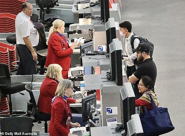 27438092-8314739-Passengers_are_pictured_at_the_Virgin_bag_drop_on_April_21_after-a-69_1589369674469.jpg,0