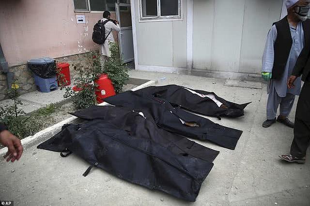 恐怖分子假装警察突袭阿富汗医院，杀死至少14名婴儿产妇和护士