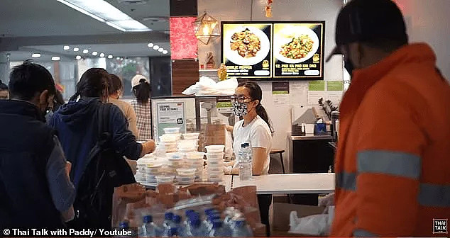 中国女留学生被曝：拿澳洲疫情补助买名牌包，称 “平时舍不得”，澳大学终发钱，有人忙“薅羊毛”，有人却只能唐人街领免费午餐 - 30