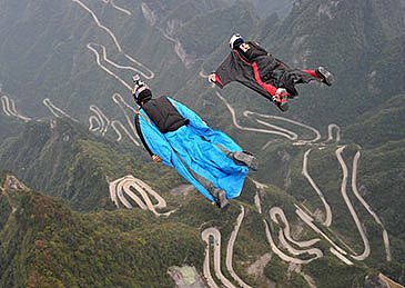 中国女大学生从直升机跳下，“翼装飞行”后失联超80小时！景区通报让人揪心（视频/组图） - 3