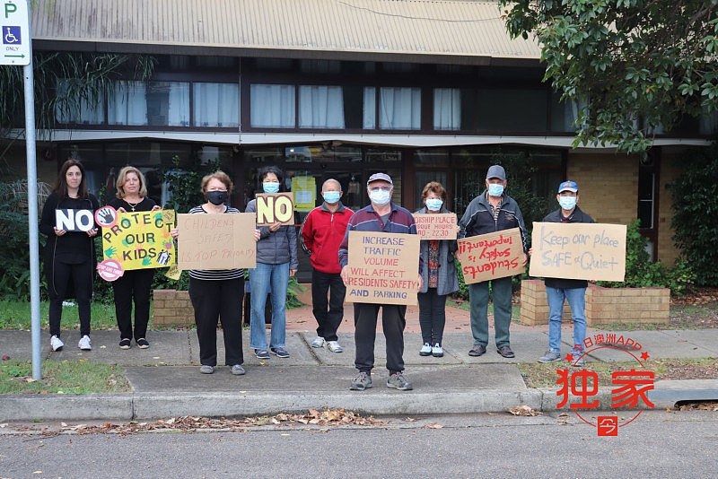 毗邻华人区多间学校，悉尼南区清真寺项目遭抵制！中西居民疫情下举牌抗议，“希望保持社区安全”（视频/组图） - 3