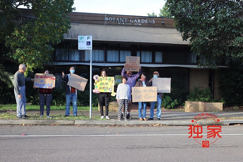 毗邻华人区多间学校，悉尼南区清真寺项目遭抵制！中西居民疫情下举牌抗议，“希望保持社区安全”（视频/组图） - 2