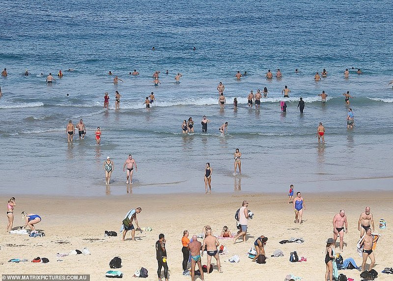 新州“解封”，近千人涌入Bondi海滩！卫生厅长：病例恐激增，所有人都可能中招（组图） - 6