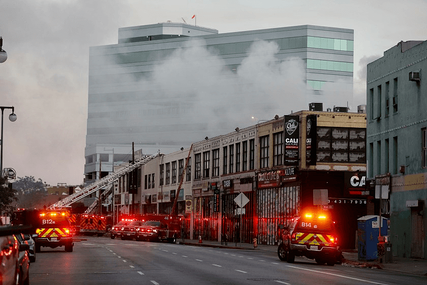 画面曝光！美国洛杉矶市中心突发爆炸，现场浓烟滚滚，初步原因已查明（视频/组图） - 5