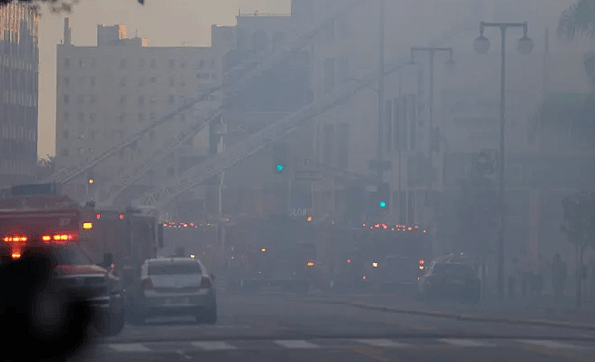 洛杉矶市中心发生连环爆炸! 多栋大楼起火 现场升起蘑菇云 原因令人愤怒!（组图） - 5