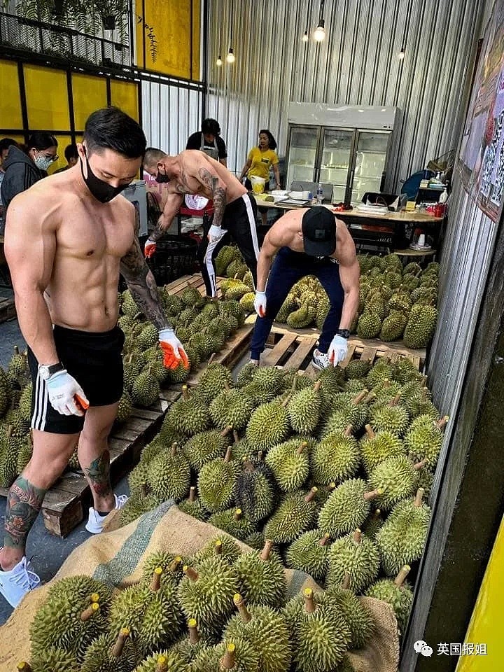 泰国“性感外卖”爆火：肌肉男裸体切水果，帅哥男模陪你吃饭（图） - 3