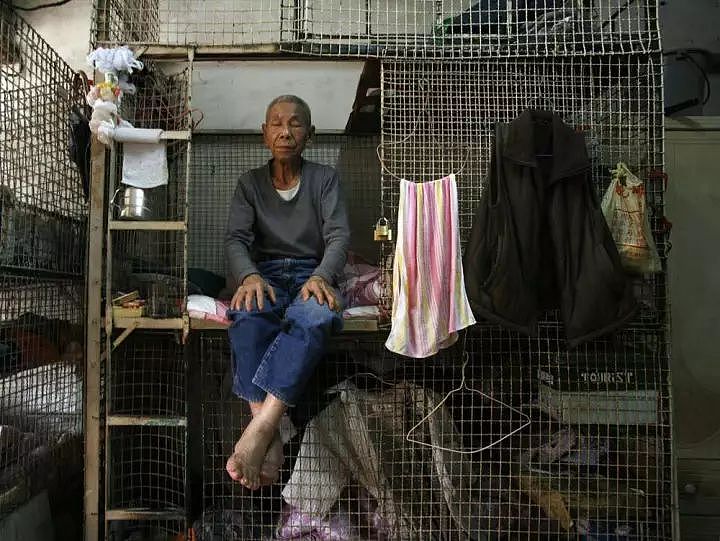 25万香港人住这样的房子：我还没死，就已住进棺材（组图） - 5