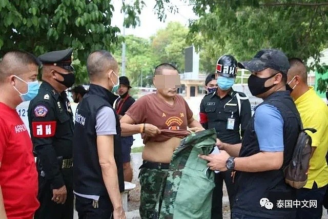 泰国男子天天穿着军装到处耍酷被抓，称是为了吸引美女注意，为了泡妞可真够拼的（组图） - 4