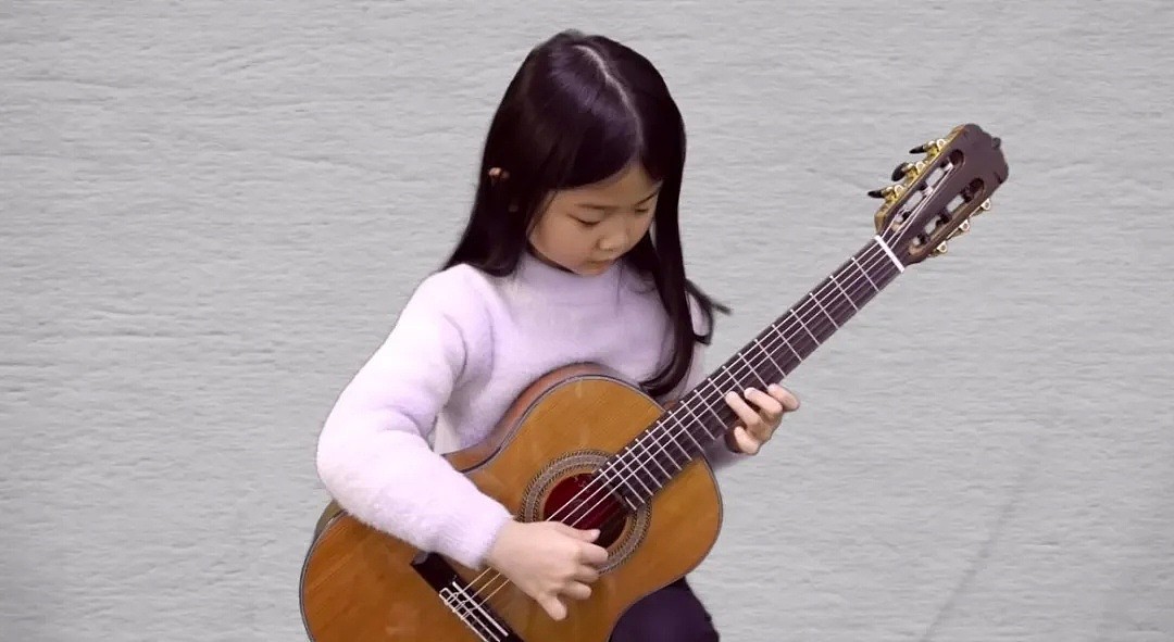 外国网友疯狂膜拜的6岁中国女孩！大神主动来伴奏，维密超模求认识 （组图） - 3