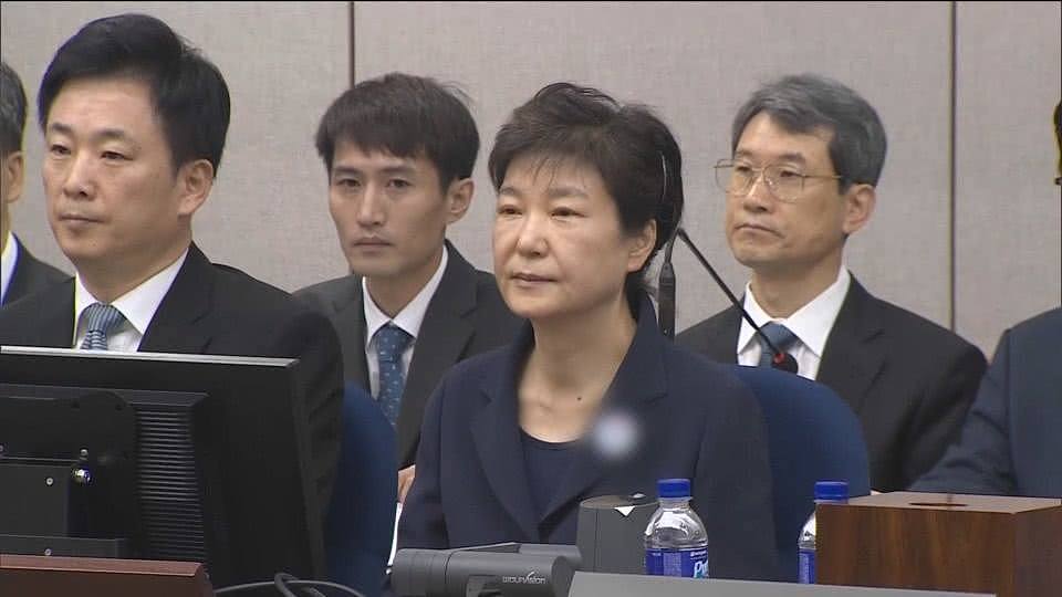 三年来头一次！朴槿惠狱中突然提出要查阅调查记录（视频/组图） - 2