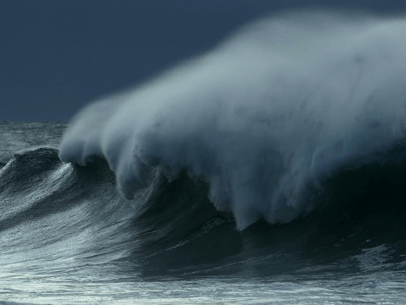 悉尼海岸巨浪滔天，冲浪板被拍得粉碎！海上涌起5.5米海浪，看着太可怕了（组图） - 5