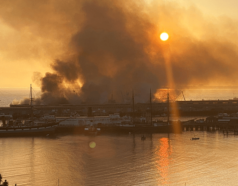 太可惜！名胜化灰烬，旧金山渔人码头凌晨起火到天明，蘑菇云犹如核弹爆发（视频/组图） - 18