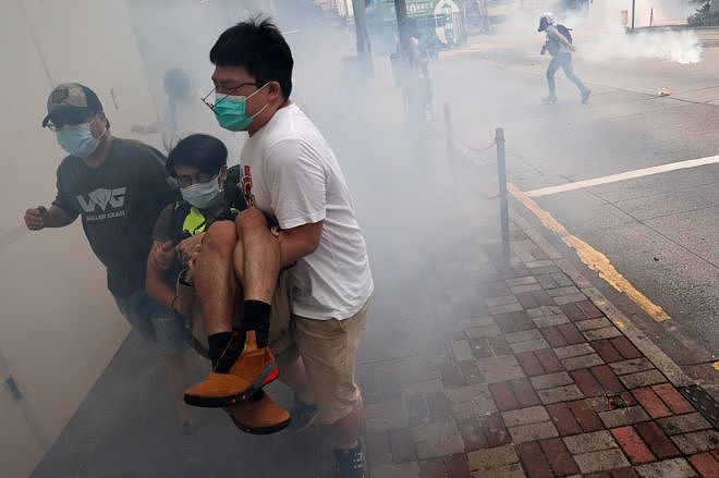 香港民众大规模示威反对国安法，警方发射催泪弹，场面混乱！（视频/图） - 2
