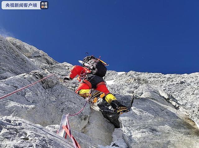 2020珠峰高程测量登山队向海拔8300米的营地进发