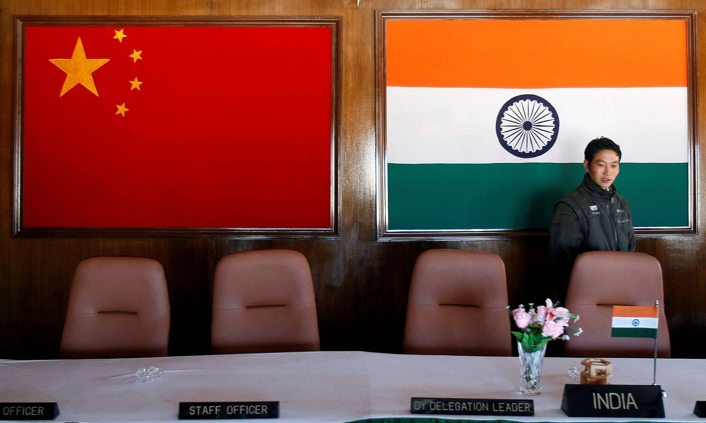 在中印边境前沿，两国军方首脑经常有机会见面沟通。（Reuters）
