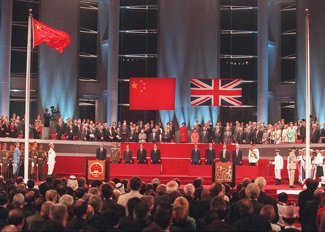 1997年，随着香港回归，英国国旗在香港最后一次降下。