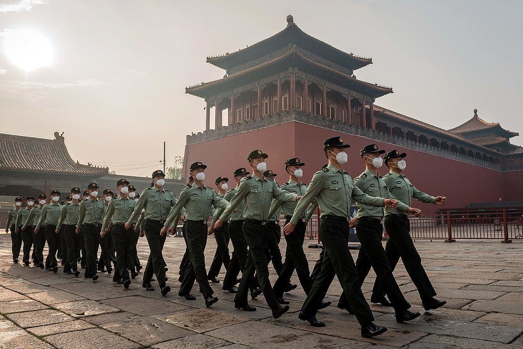周四，北京的士兵。中国推动的新安全法可能会削弱香港自回归以来一直享有的自由。