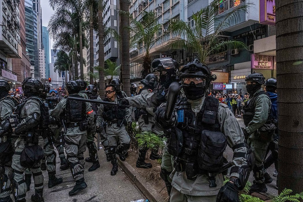 今年1月，香港的防暴警察驱散了一场抗议活动。