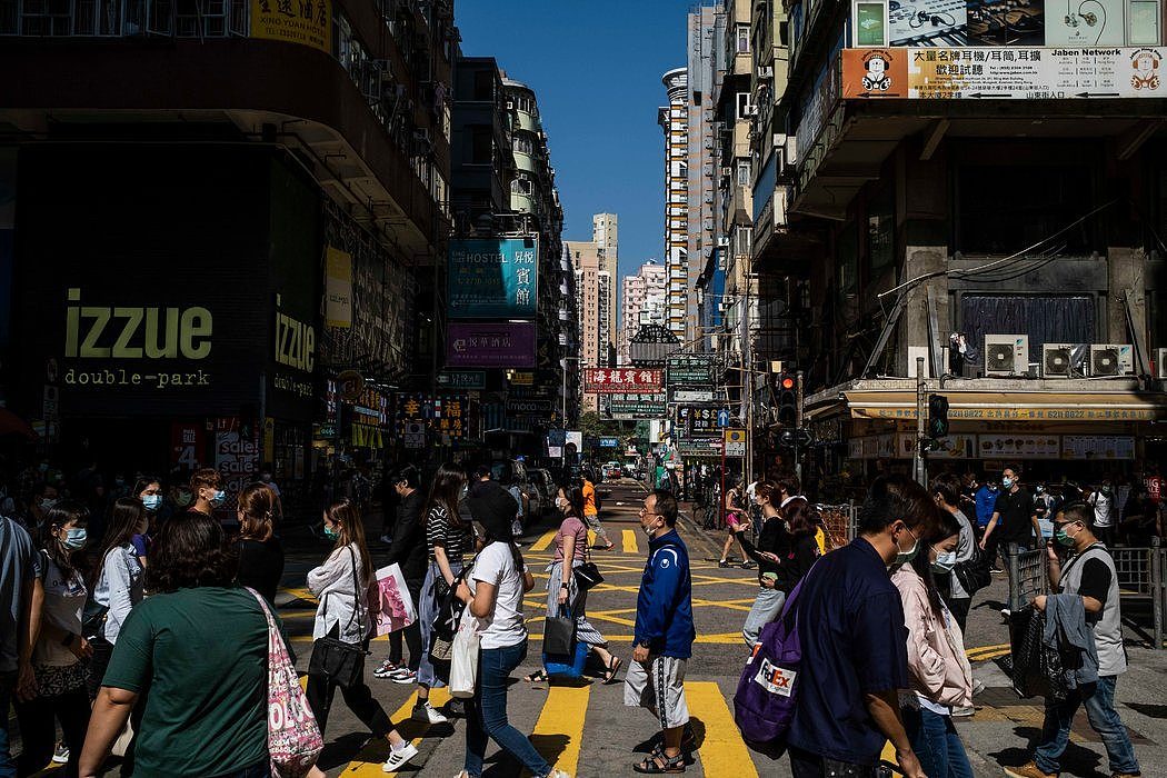 香港回归时，其经济规模差不多占到中国的20%，如今不到3%。