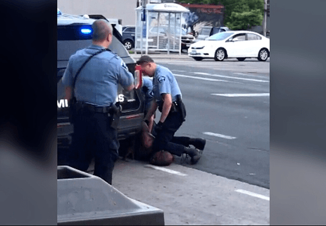 又现种族歧视！美国警察当街杀人，视频记录受害者哀求中被踩颈死亡(视频/图) - 2