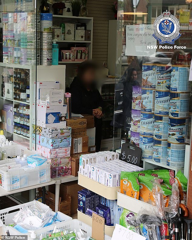悉尼亚裔女涉兜售Coles失窃奶粉被捕！获保释后掩面痛哭（组图） - 8