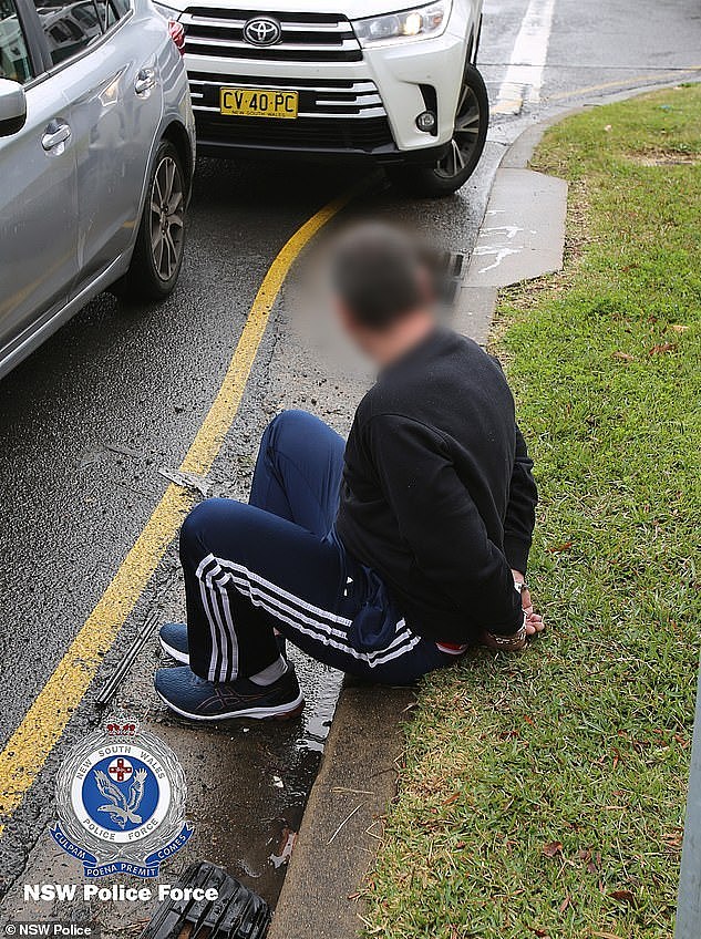 悉尼亚裔女涉兜售Coles失窃奶粉被捕！获保释后掩面痛哭（组图） - 9