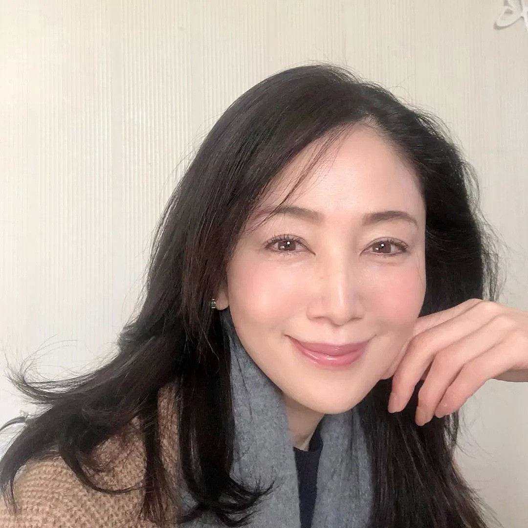 【美女】52岁“日本刘敏涛”好惊艳！撩走小24岁男友，网友求她公开斩男术（组图） - 19