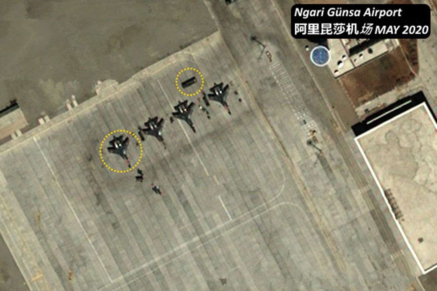 靠近中印边境的阿里昆莎机场部署有4架苏式重型战斗机。（网络视频截图）