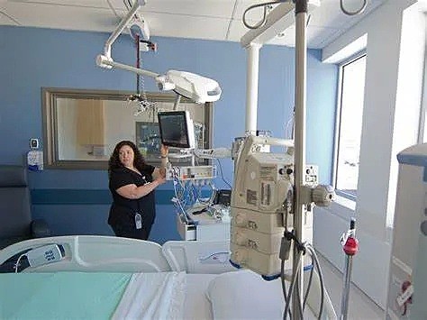堪培拉医院欲主动关闭一名孕妇的生命维持机，遭到丈夫疯狂上诉阻止；堪培拉机场强烈要求开放国际航班；本周末去南海岸度假小心被罚 - 7