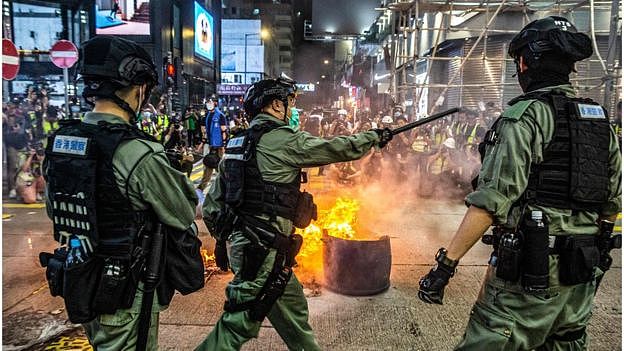 香港近日亦爆发多场反政府示威。